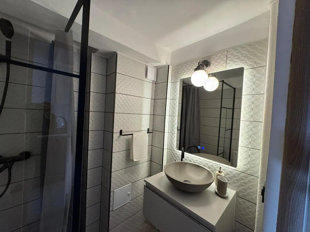 Studio Central Bucarest 0*, Bucharest